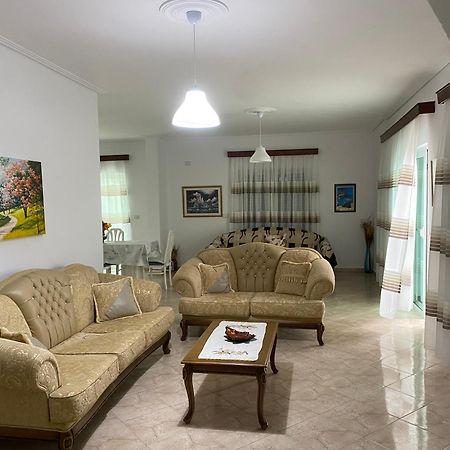 Hotel Vila Kafe Lukove Bagian luar foto