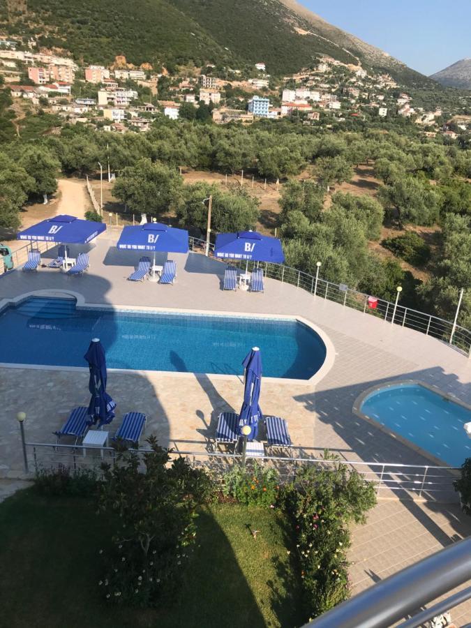 Hotel Vila Kafe Lukove Bagian luar foto