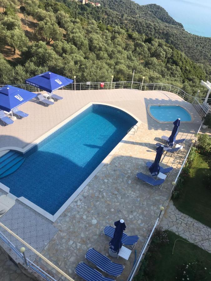 Hotel Vila Kafe Lukove Bagian luar foto