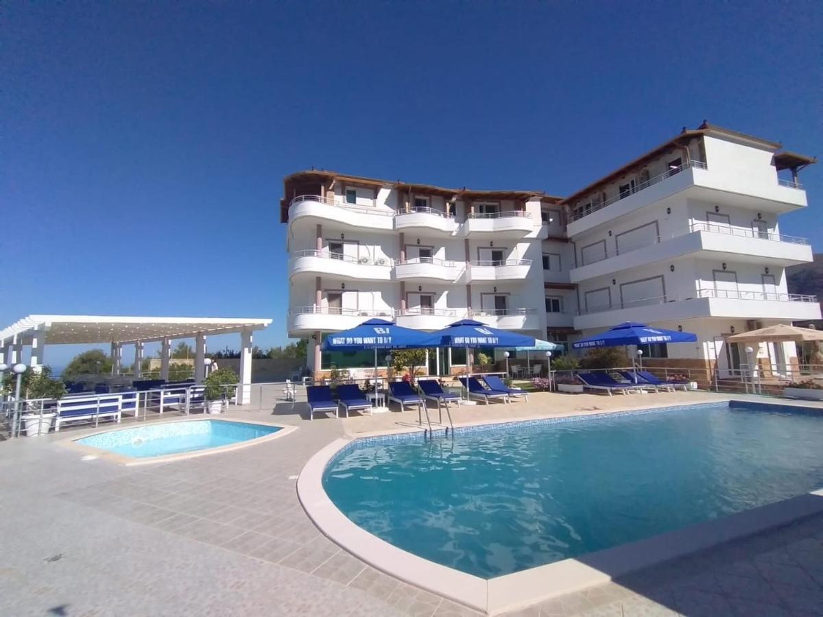 Hotel Vila Kafe Lukove Bagian luar foto