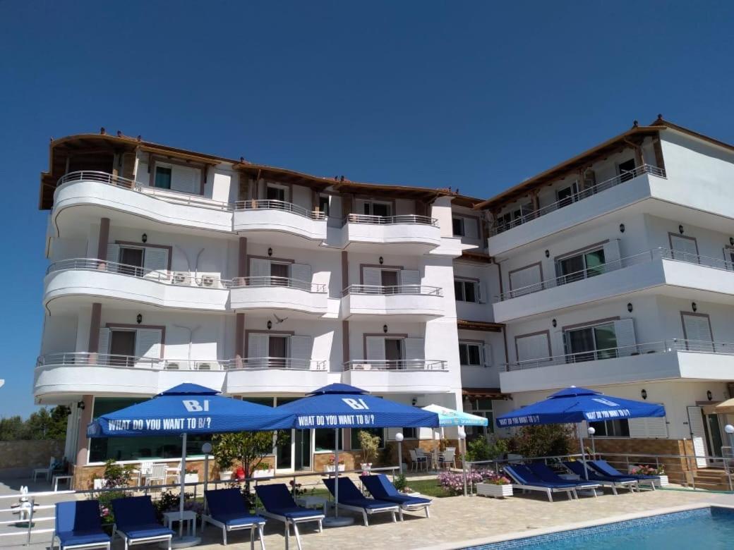Hotel Vila Kafe Lukove Bagian luar foto
