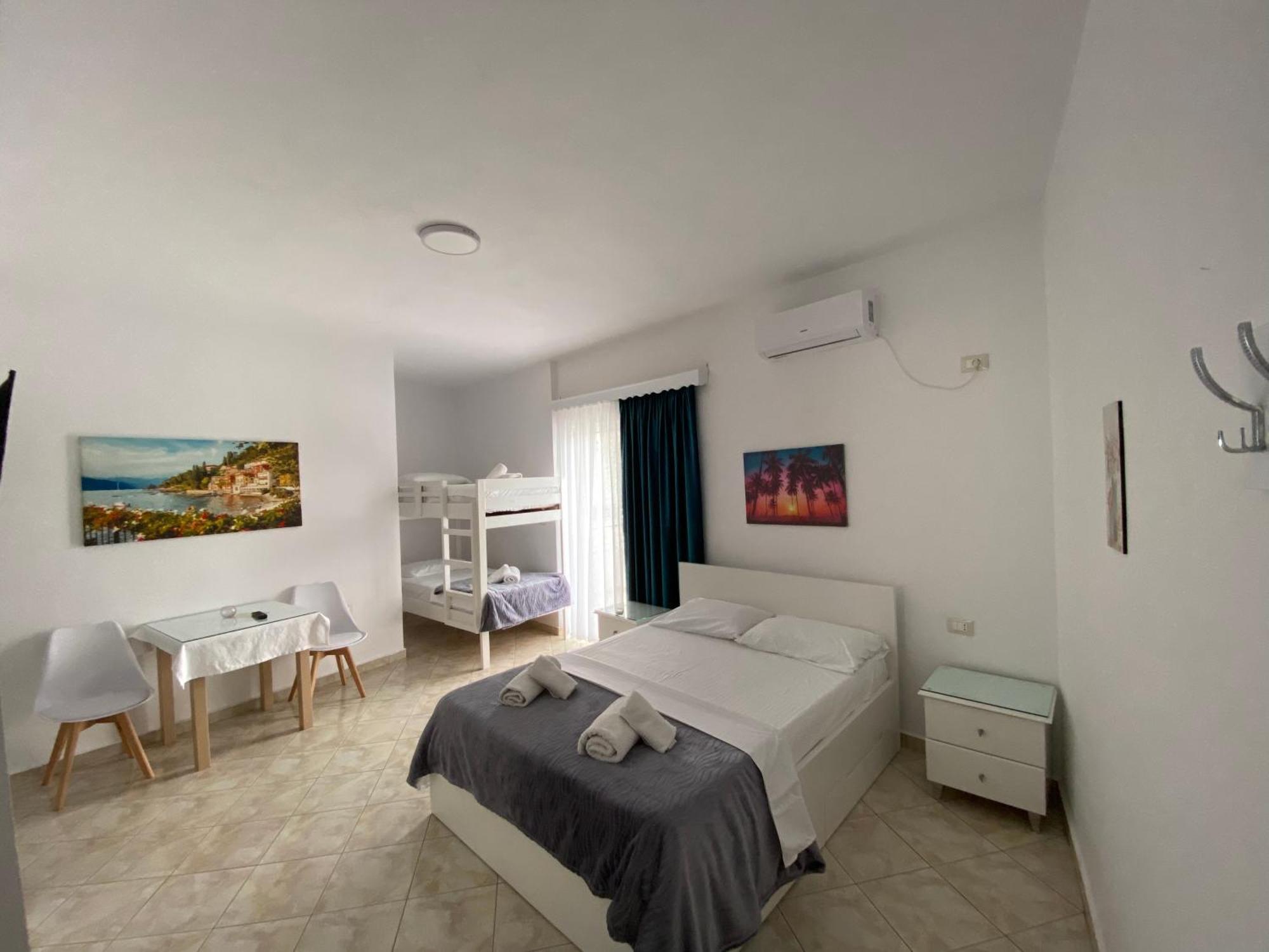 Hotel Vila Kafe Lukove Bagian luar foto
