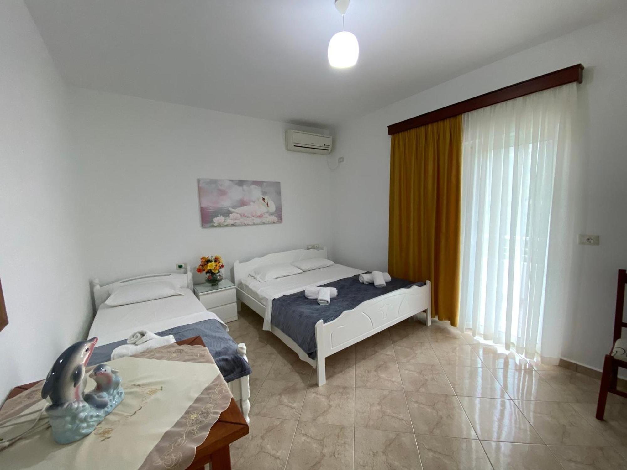 Hotel Vila Kafe Lukove Bagian luar foto