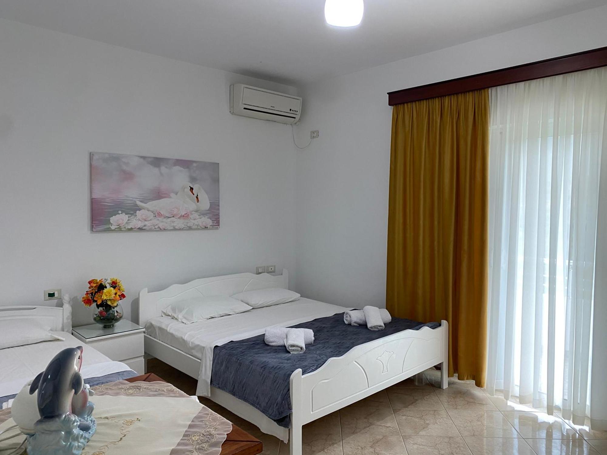 Hotel Vila Kafe Lukove Bagian luar foto