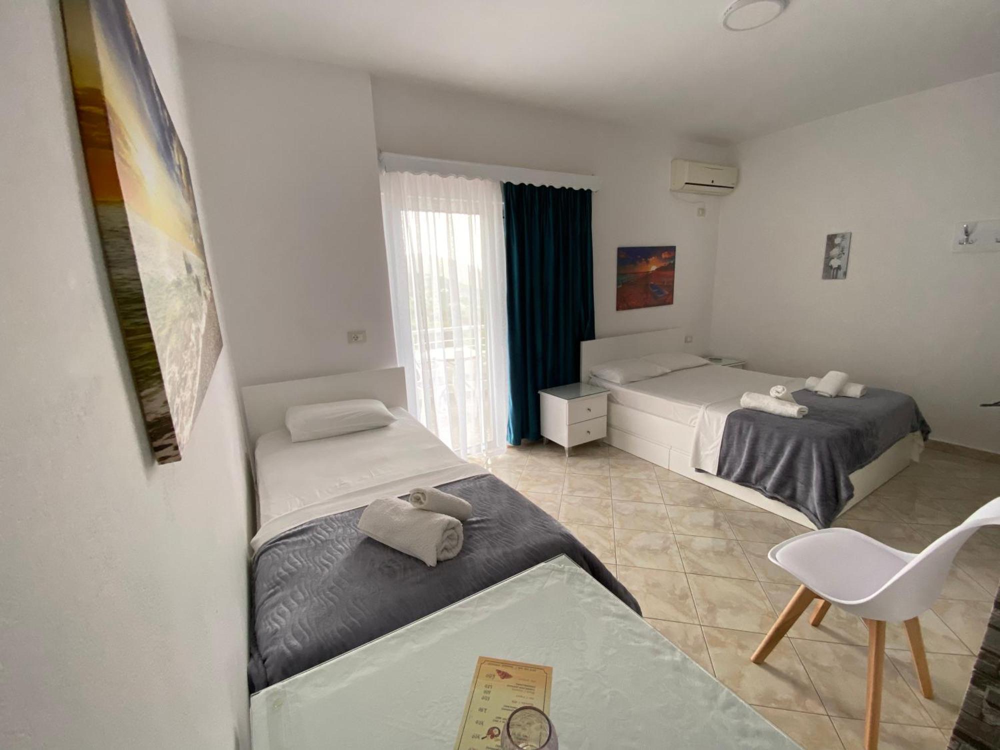 Hotel Vila Kafe Lukove Bagian luar foto