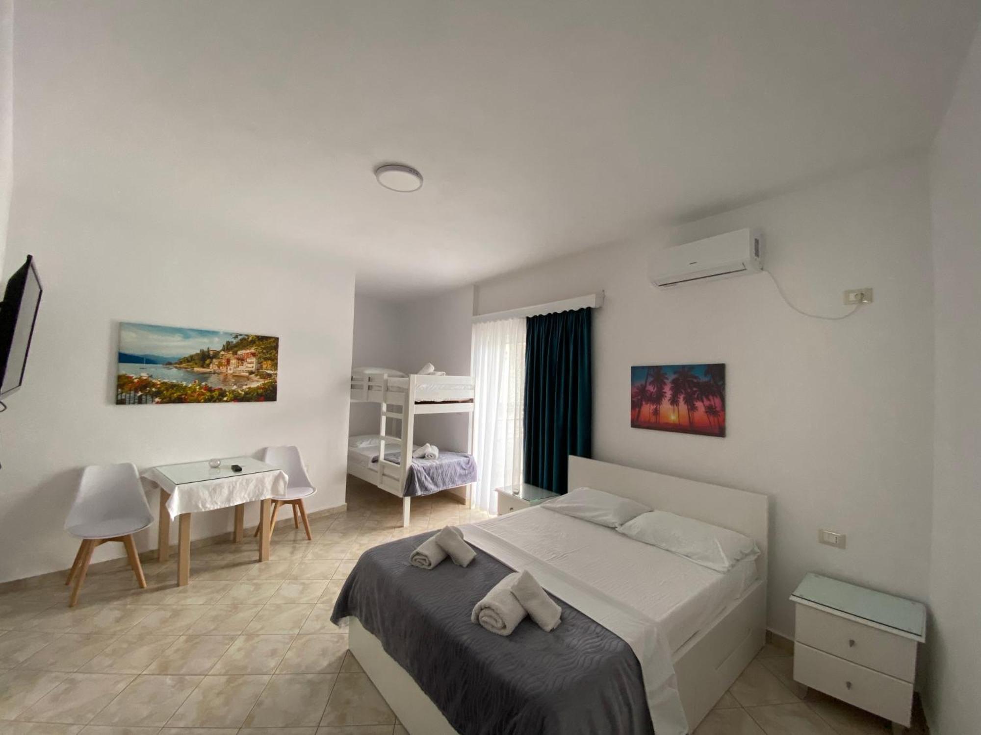 Hotel Vila Kafe Lukove Bagian luar foto