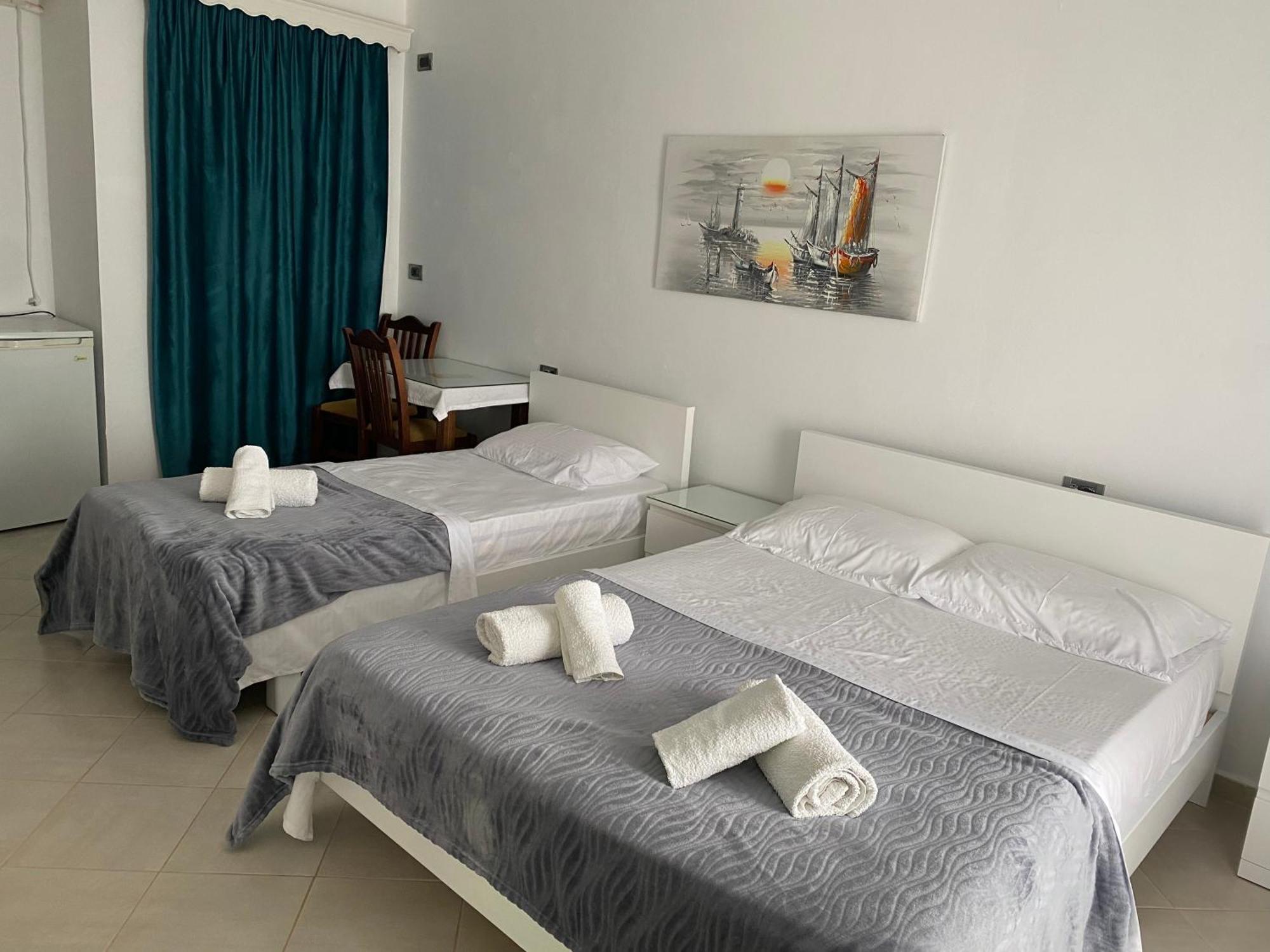 Hotel Vila Kafe Lukove Bagian luar foto