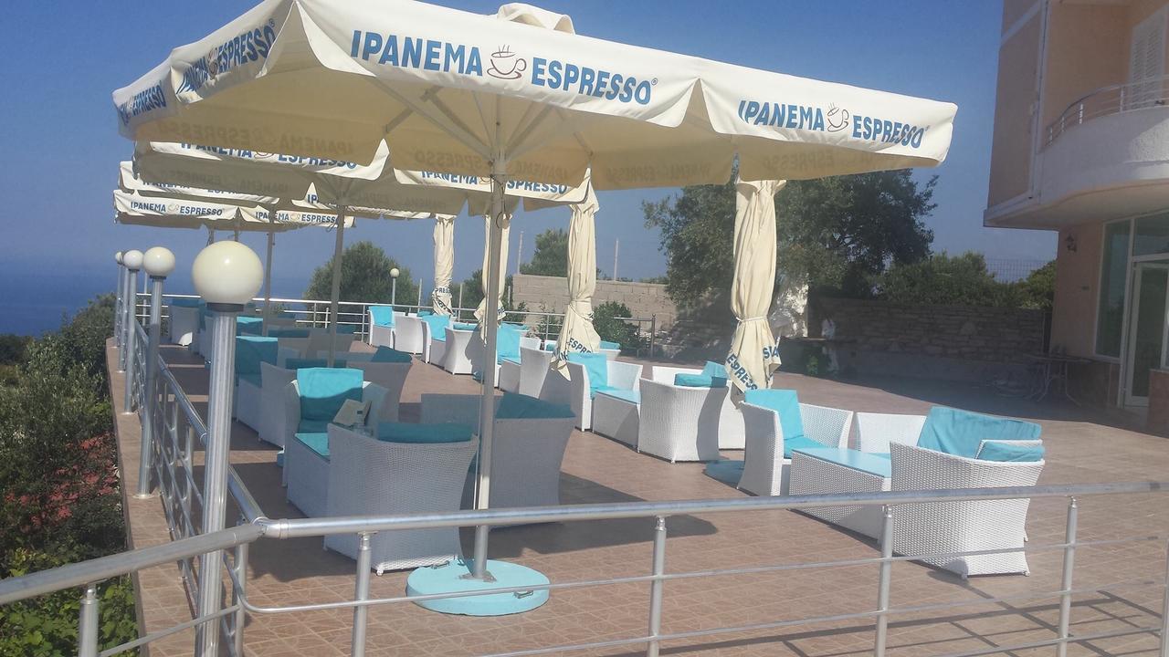 Hotel Vila Kafe Lukove Bagian luar foto