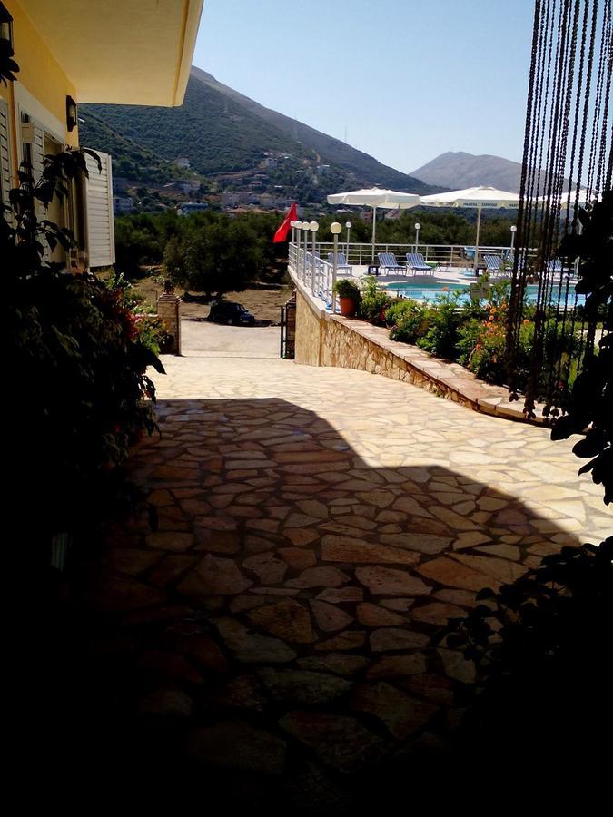 Hotel Vila Kafe Lukove Bagian luar foto