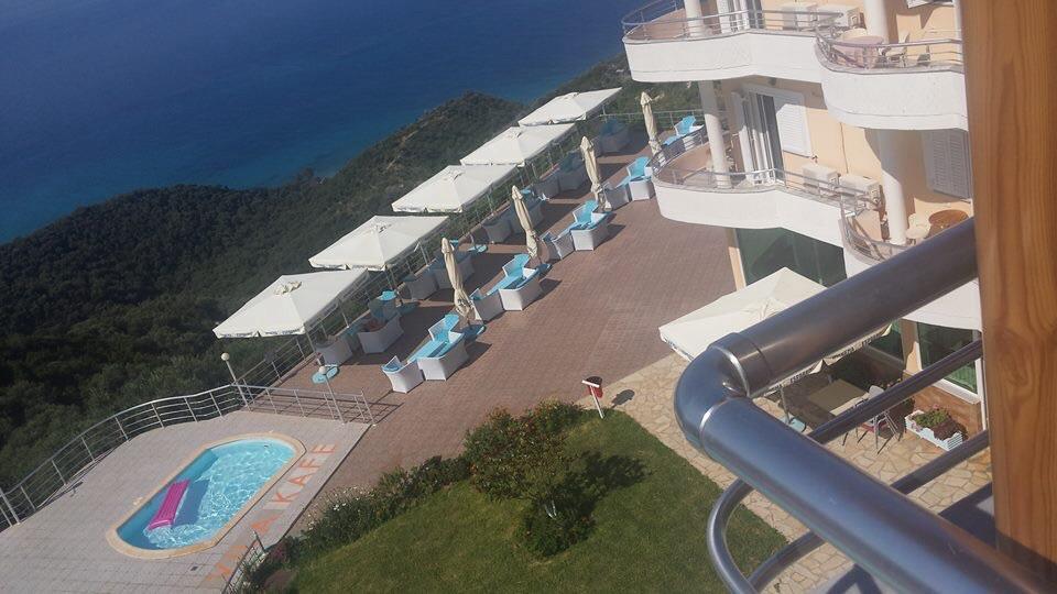 Hotel Vila Kafe Lukove Bagian luar foto
