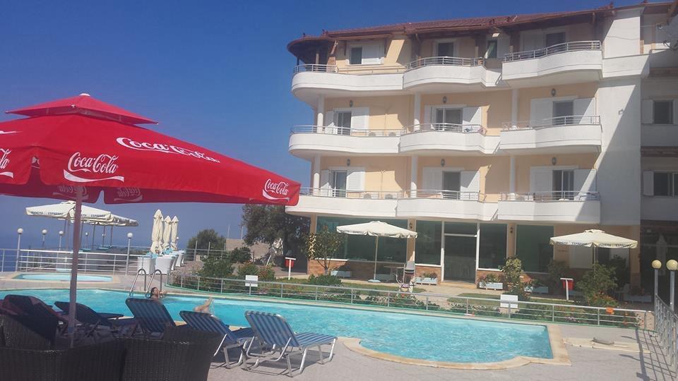 Hotel Vila Kafe Lukove Bagian luar foto