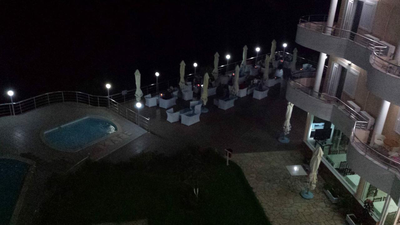 Hotel Vila Kafe Lukove Bagian luar foto