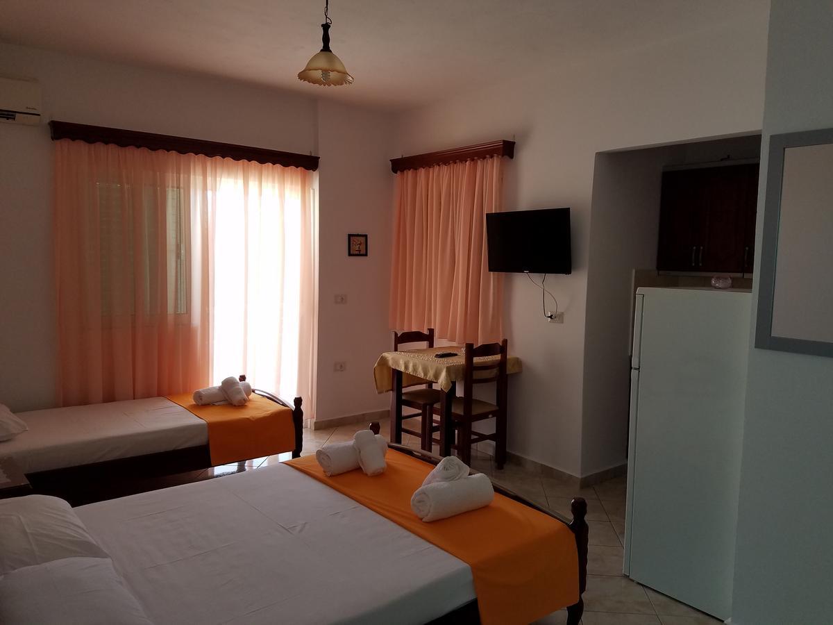 Hotel Vila Kafe Lukove Bagian luar foto