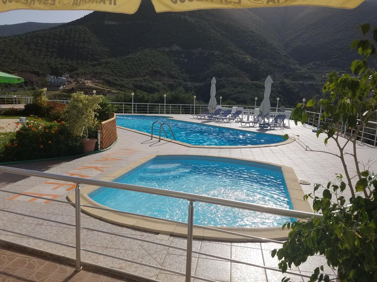 Hotel Vila Kafe Lukove Bagian luar foto