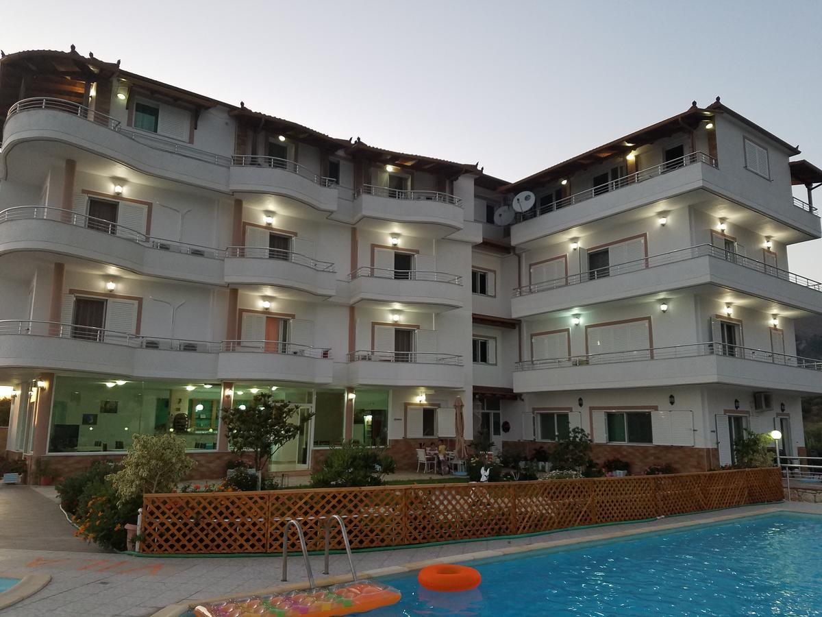 Hotel Vila Kafe Lukove Bagian luar foto