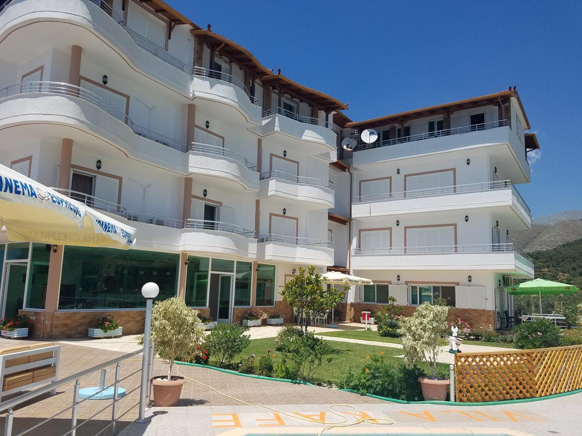 Hotel Vila Kafe Lukove Bagian luar foto