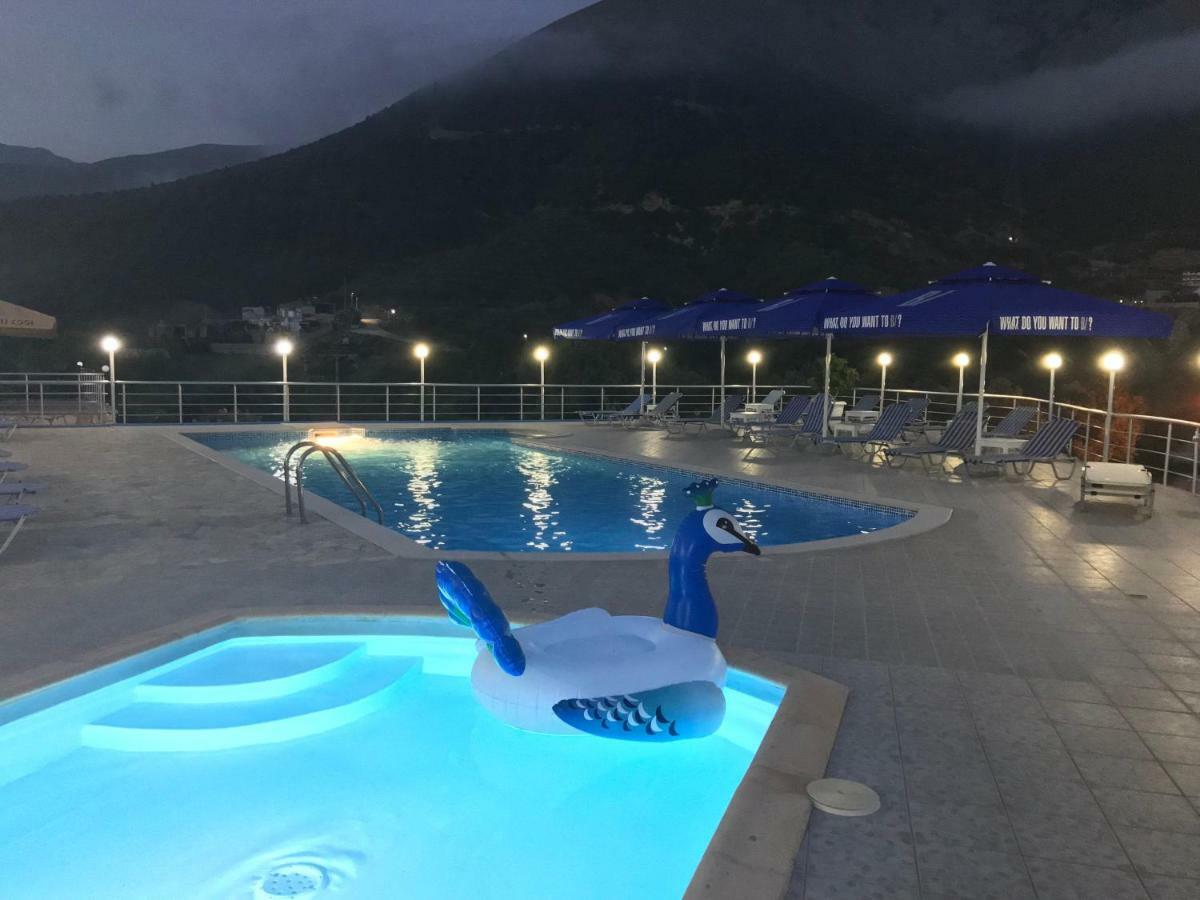 Hotel Vila Kafe Lukove Bagian luar foto