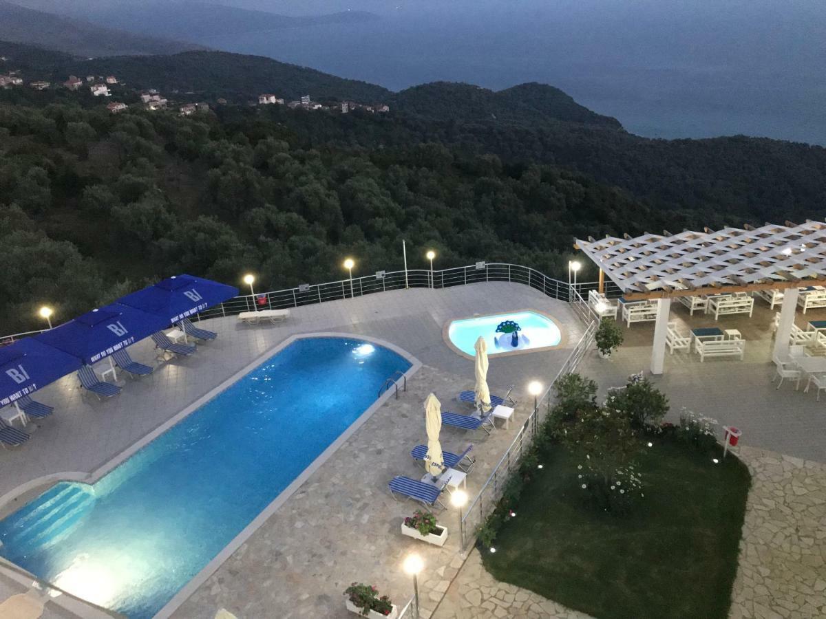 Hotel Vila Kafe Lukove Bagian luar foto